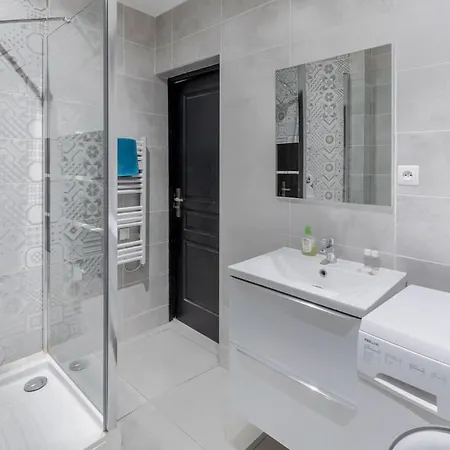 Saint-roch - Spacious, Fully Equipped & Park View