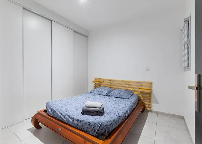 Saint-roch - Spacious, Fully Equipped & Park View Apartman